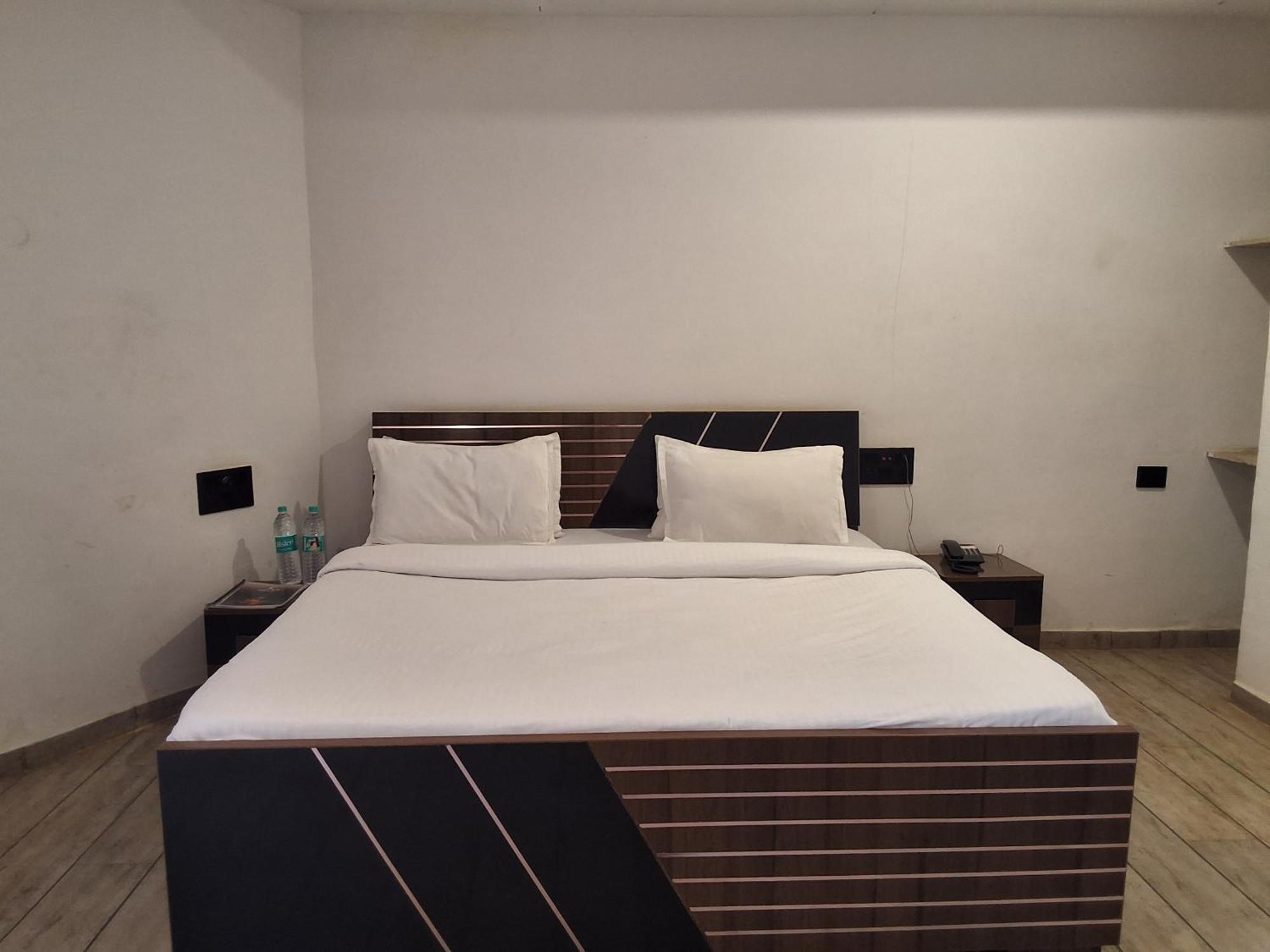 Vits Roccia Hill Resort And Adventure Park, Navapur Songadh Экстерьер фото