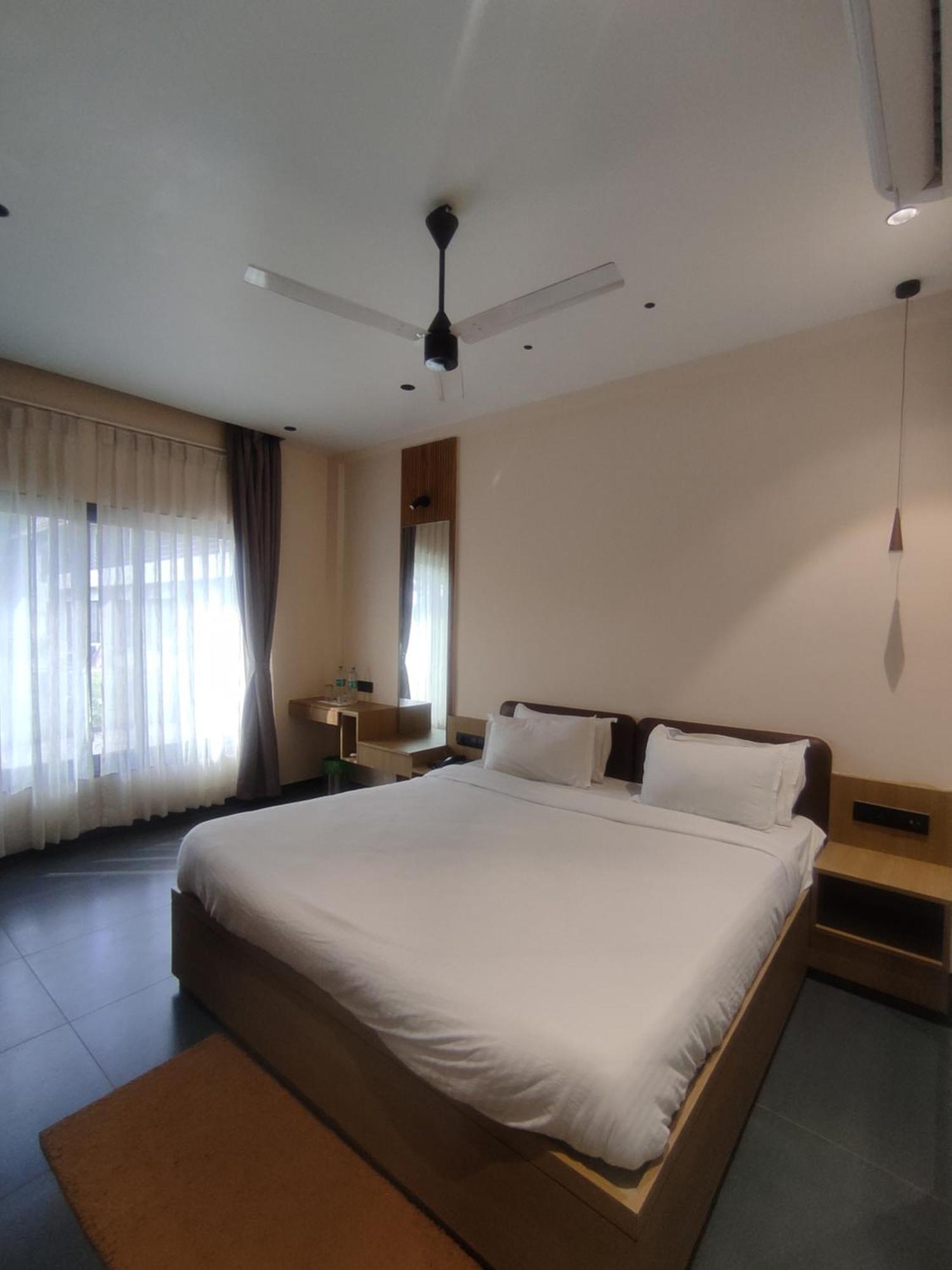 Vits Roccia Hill Resort And Adventure Park, Navapur Songadh Экстерьер фото