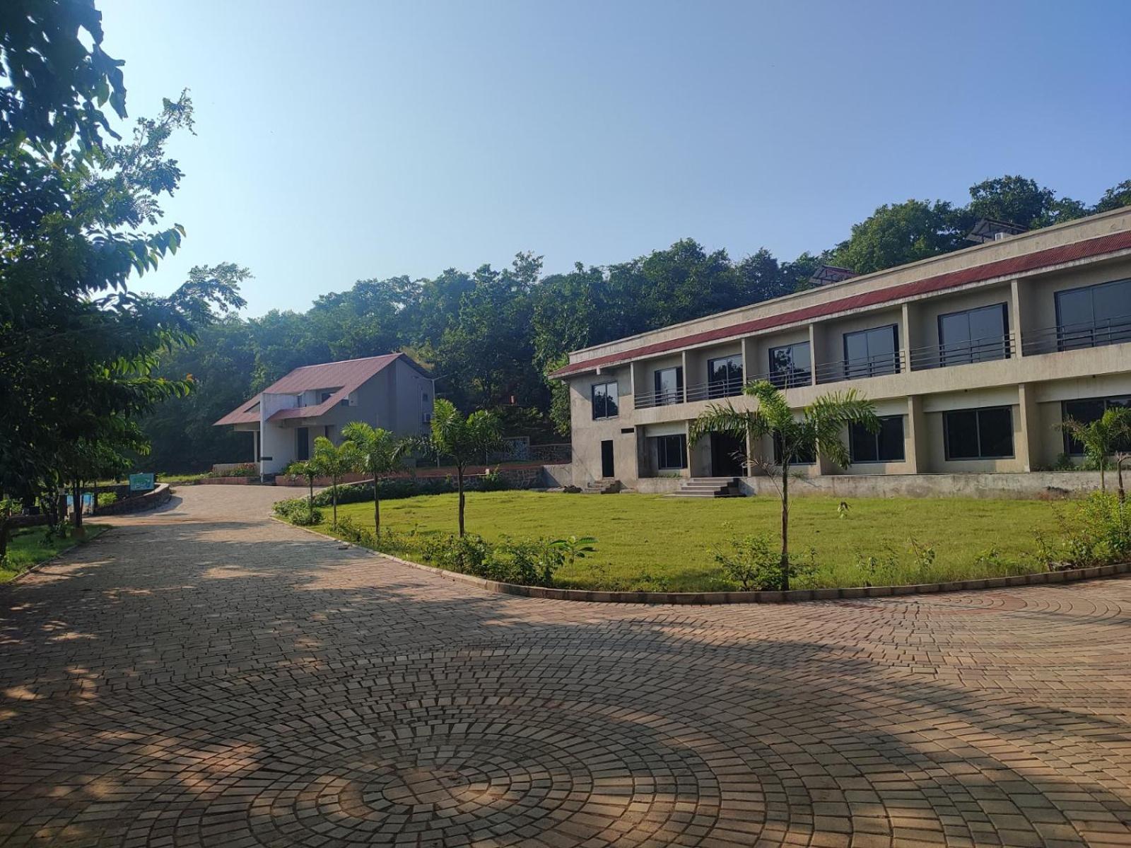 Vits Roccia Hill Resort And Adventure Park, Navapur Songadh Экстерьер фото