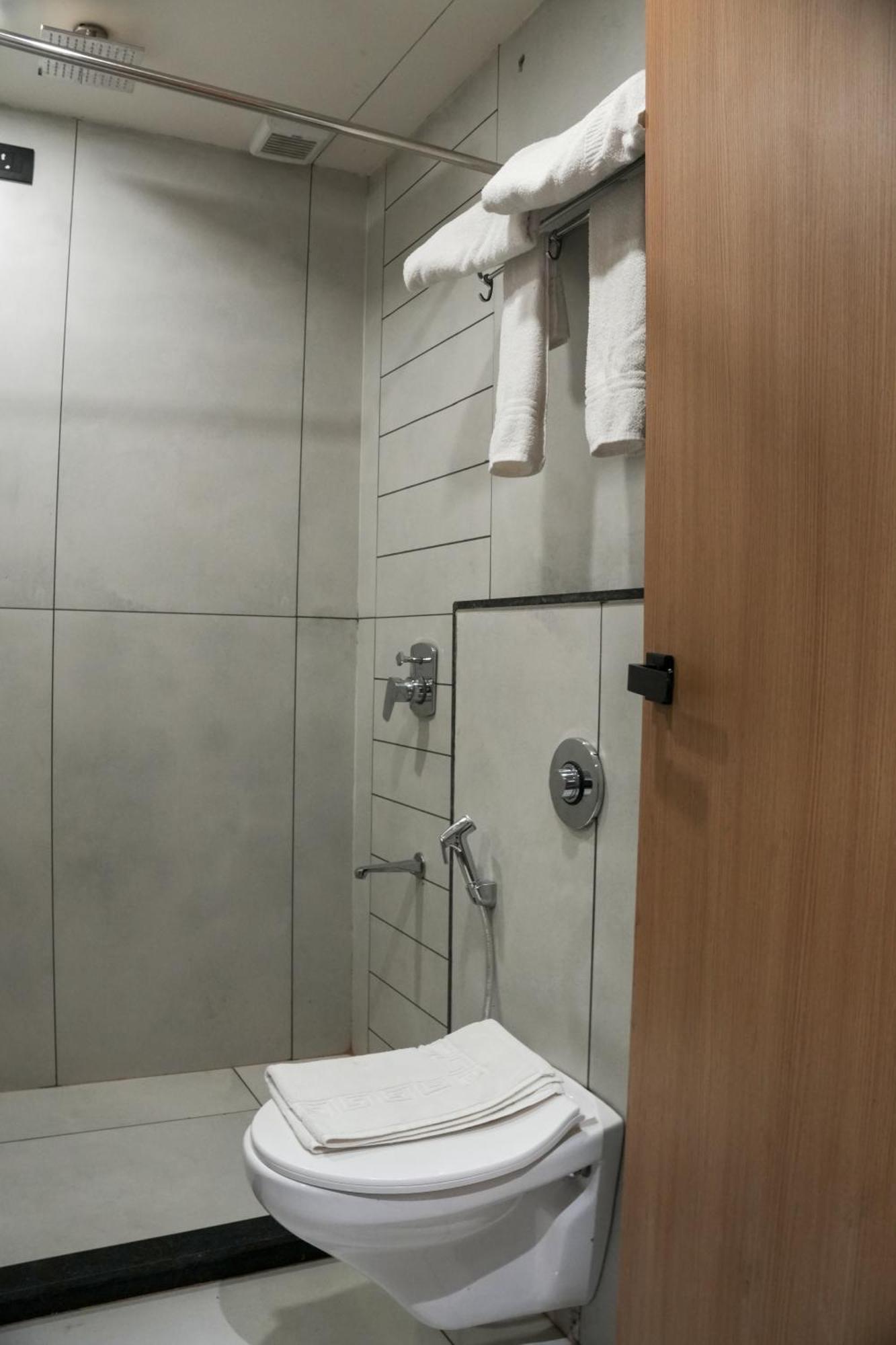 Vits Roccia Hill Resort And Adventure Park, Navapur Songadh Экстерьер фото