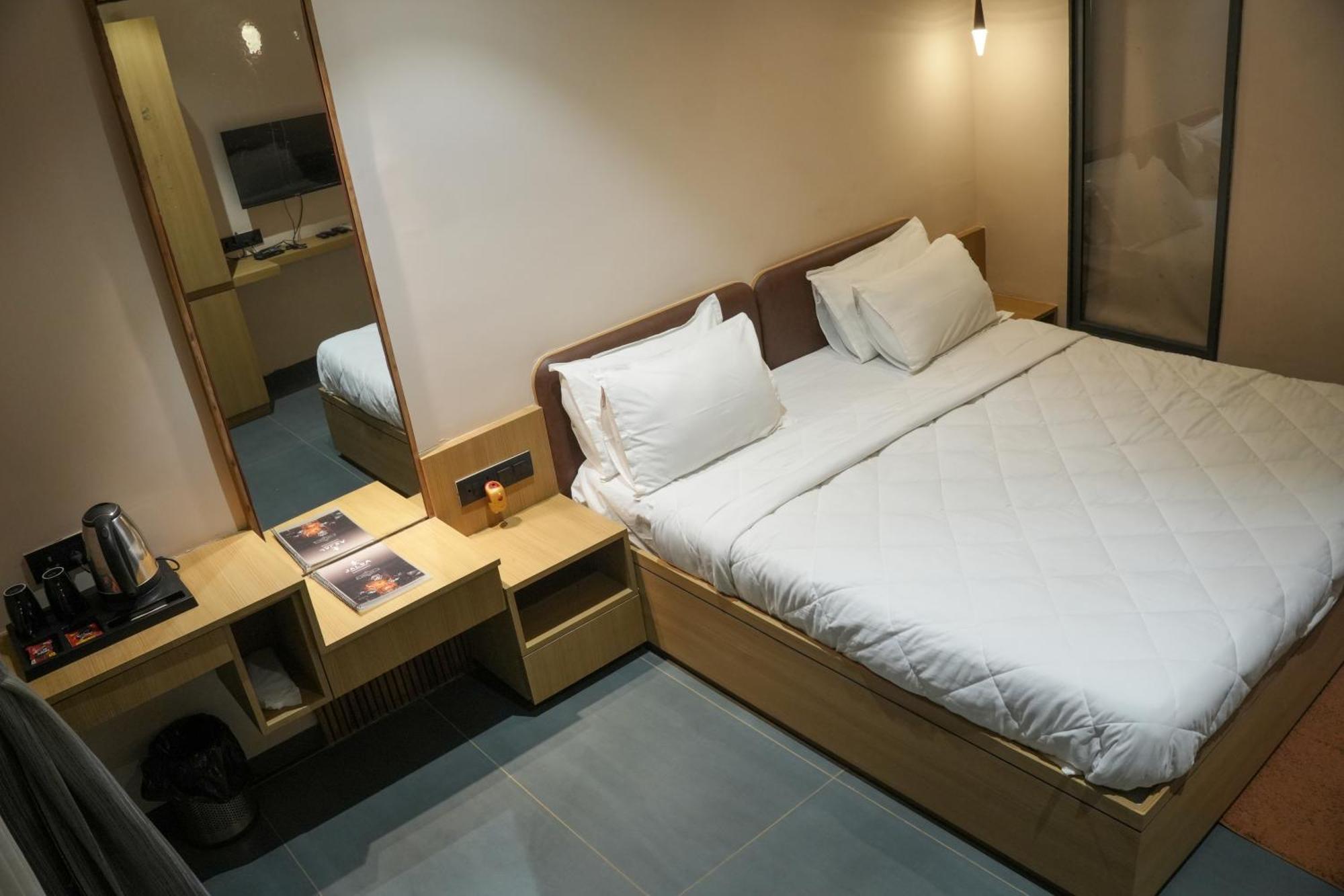 Vits Roccia Hill Resort And Adventure Park, Navapur Songadh Экстерьер фото