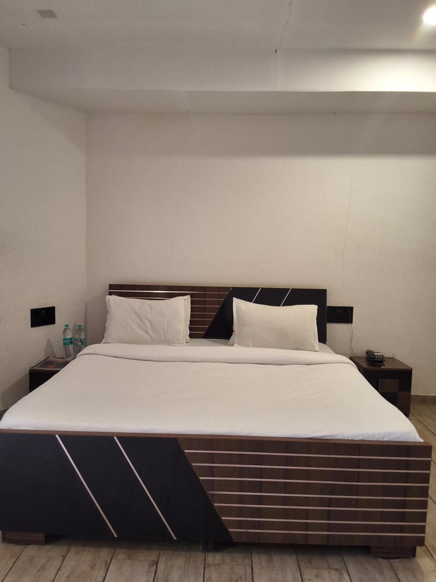 Vits Roccia Hill Resort And Adventure Park, Navapur Songadh Экстерьер фото
